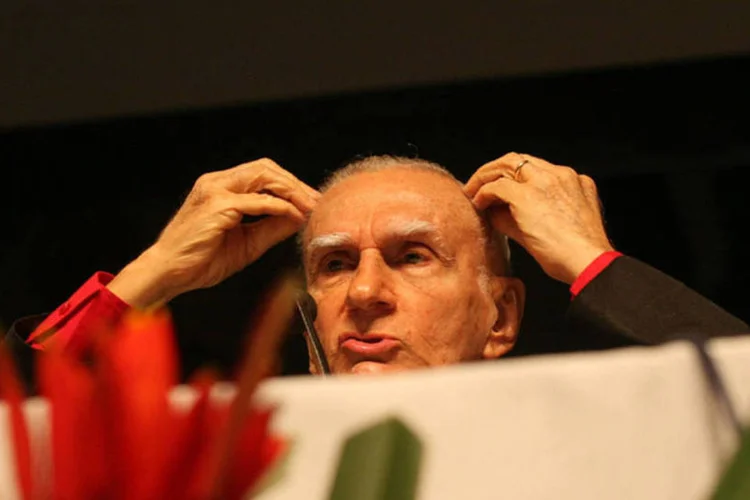 Ariano Suassuna durante o Seminário Internacional Saberes Vivos, em um foto de 2007 (Élcio Paraíso/Divulgação)