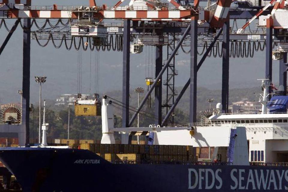 Navios começam a transferir agentes químicos da síria