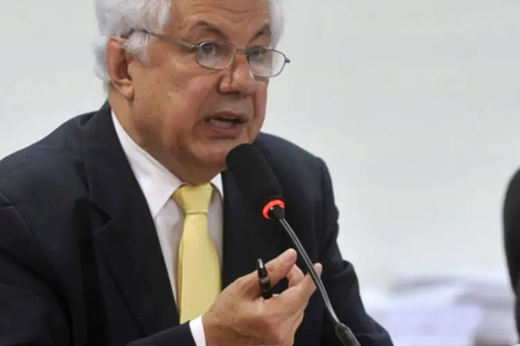 O relator-geral, deputado Arlindo Chinaglia, ampliou os recursos para a Lei Kandir, de R$ 3,4 bilhões para R$ 3,9 bilhões, atendendo a uma demanda da oposição (Antonio Cruz/Abr)
