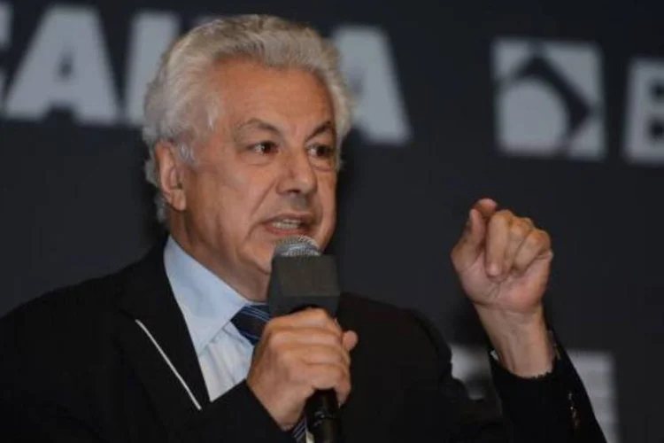 
	Chinaglia: &quot;Voc&ecirc; acha normal um vice-presidente da Rep&uacute;blica [Temer] apoiar uma candidatura?&quot;
 (Arquivo/Agência Brasil)