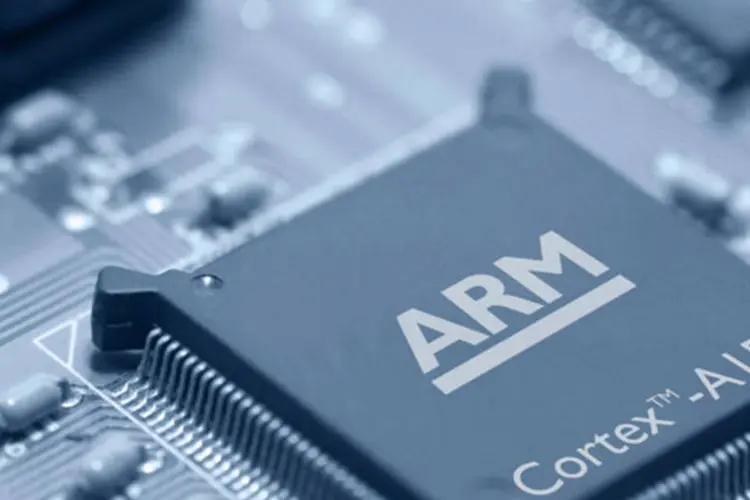 A ARM, que projeta chips para serem utilizados em computadores e telefones móveis, incluindo o iPhone da Apple, subia 5,01%, ajudando a alavancar o setor de tecnologia em 1,19% (Bloomberg)
