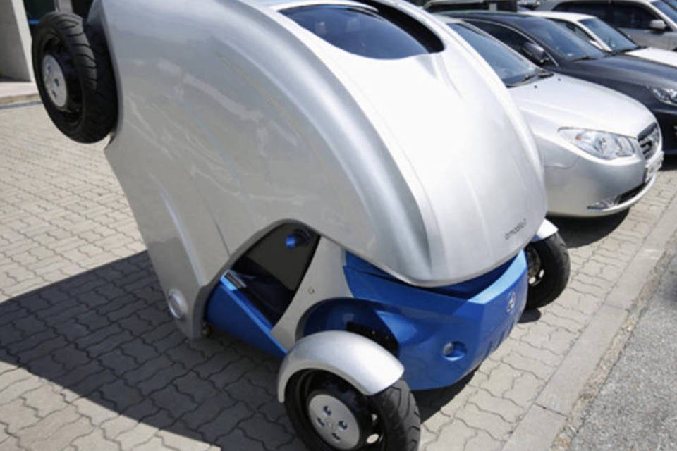 "Carro-Tatu" sul-coreano dobra para facilitar estacionamento