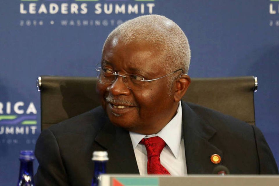 Governo de Moçambique assina acordo de paz com oposição