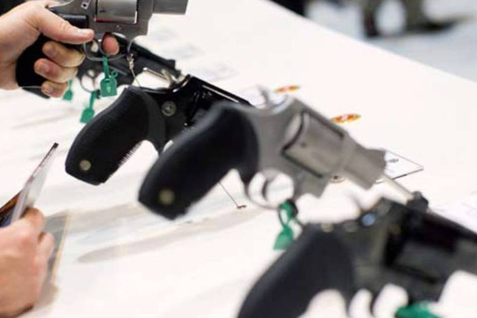 Venezuela proíbe venda de armas de fogo