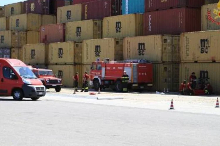 Contêineres com armas químicas sírias no porto de Gioia Tauro, na Itália (AFP/Arquivos)