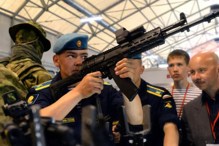 
	Armas russas: embaixador afirmou que a R&uacute;ssia quer que Afeganist&atilde;o se transforme em um pa&iacute;s &quot;independente e neutro&quot;
 (Vasily Maximov /AFP)