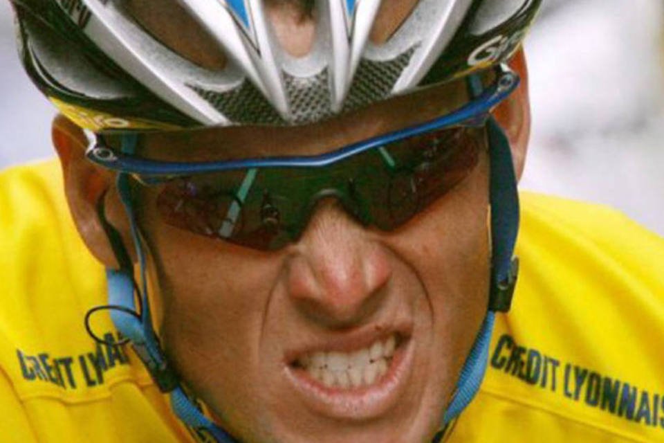 Lance Armstrong era central de distribuição de doping