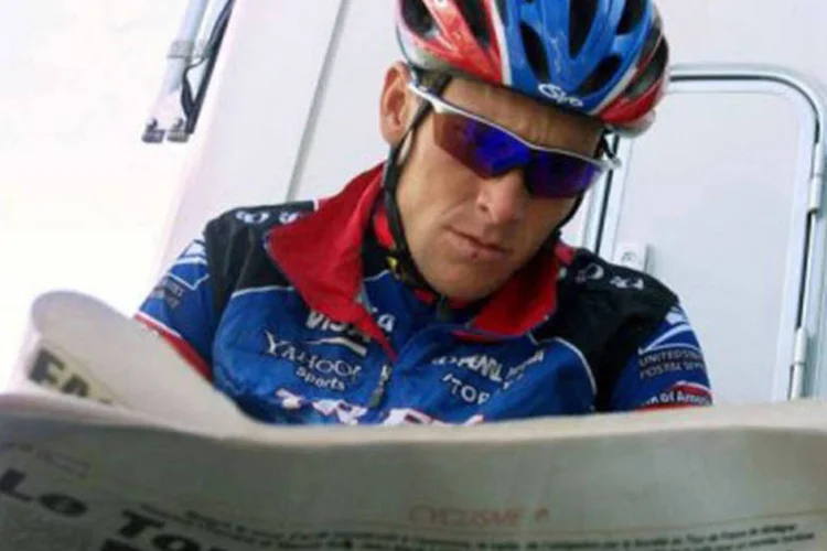 
	O ciclista americano Lance Armstrong foi banido do esporte em outubro por acusa&ccedil;&atilde;o de doping
 (Joel Saget/AFP)