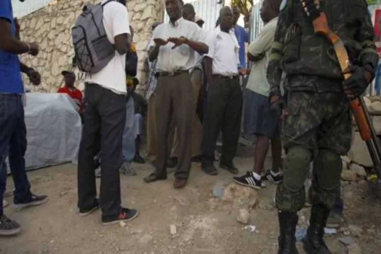 
	Soldado brasileiro no Haiti: Brasil comanda a for&ccedil;a militar da Minustah desde 2004, quando a miss&atilde;o foi criada. Jaborandy &eacute; o d&eacute;cimo general brasileiro a assumir o cargo
 (Lee Celano/Getty Images)