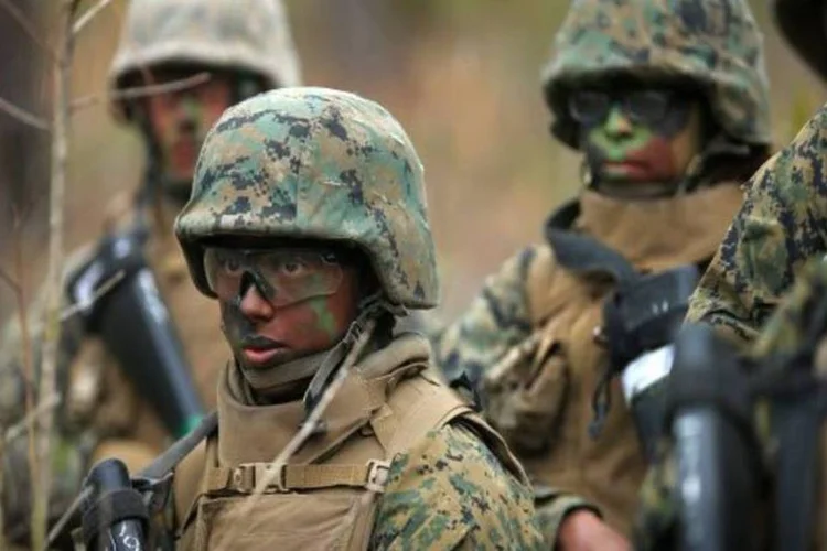 
	Ex&eacute;rcito:&nbsp;militares tamb&eacute;m orientam moradores da regi&atilde;o a andar com o comprovante de resid&ecirc;ncia
 (Scott Olson/Getty Images)