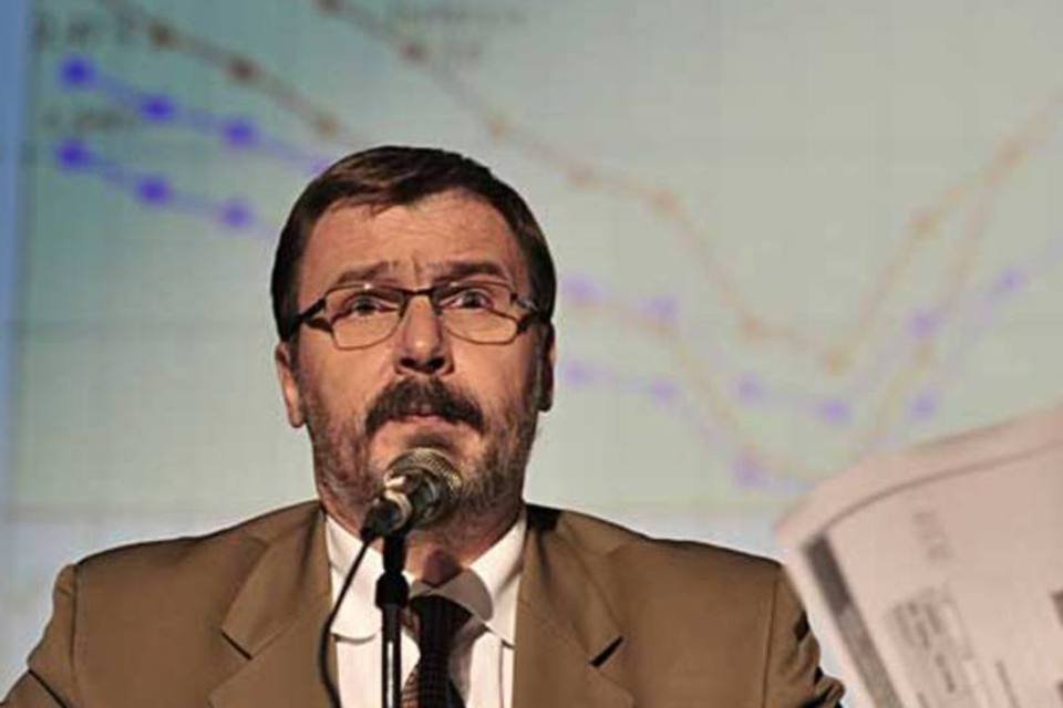 Augustin defende decisão do governo sobre Eletrobras