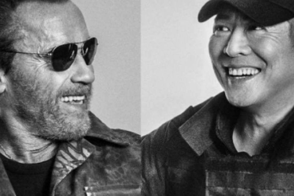 Schwarzenegger e Jet Li formam casal gay em Mercenários 3