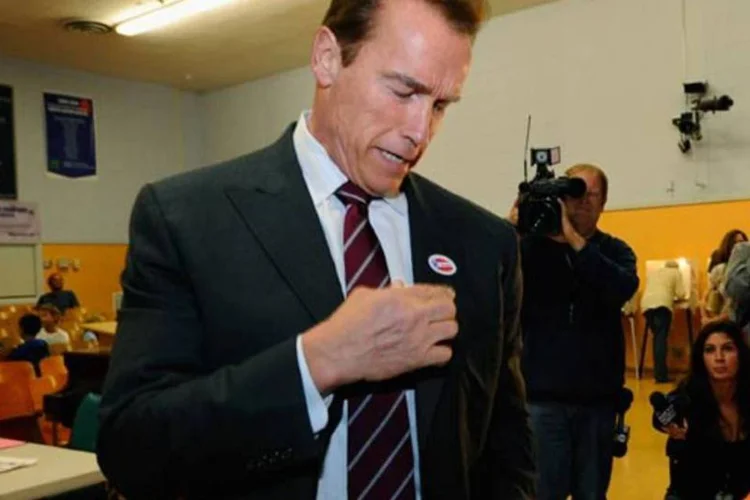 Schwarzenegger vota na Califórnia: 57,5% rejeitaram a proposta, contra 42,5% de aceitação (Kevork Djansezian/Getty Images)