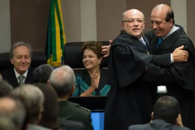 
	Aroldo Cedraz, presidente do TCU -- na foto &agrave; esquerda -- &eacute; pai de Tiago Cedraz, cujo patrim&ocirc;nio soma R$ 13 milh&otilde;es
 (Marcelo Camargo/Agência Brasil)
