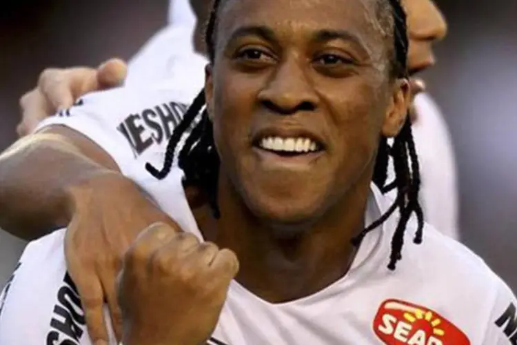 
	Arouca, voltante do Santos durante partida pelo time, em 2011:&nbsp;v&iacute;deo &eacute; a segunda manifesta&ccedil;&atilde;o do jogador ap&oacute;s o epis&oacute;dio de racismo em Mogi
 (Paulo Whitaker/Reuters)