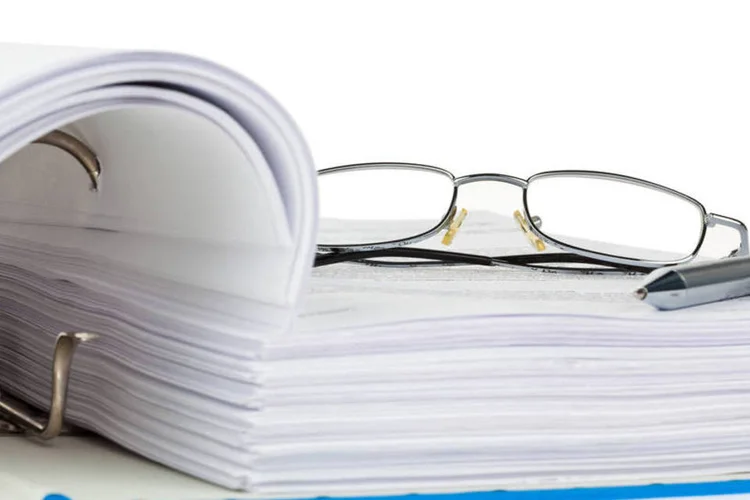 
	Os cart&oacute;rios contestam que podem ter receita extra de R$ 20 bilh&otilde;es por ano caso sejam aprovados projetos que ampliam restri&ccedil;&otilde;es para negativar devedores
 (Thinkstock/Divulgação)