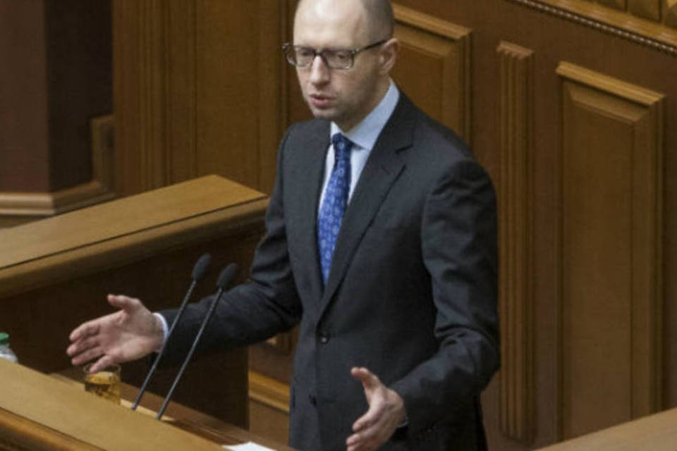 Kiev busca resolver conflito pacificamente, diz Yatseniuk
