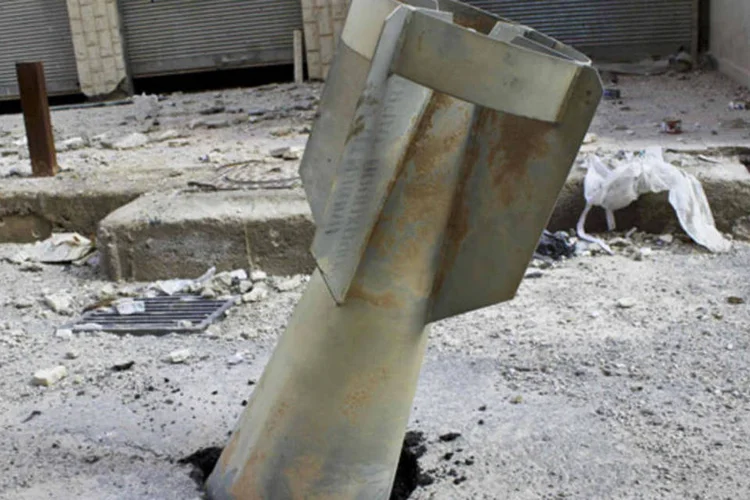 
	Insurgentes que tentam derrubar o presidente Bashar al-Assad veem o poder a&eacute;reo das for&ccedil;as do governo como a principal amea&ccedil;a
 (Karm Seif/Shaam News Network/Reuters)