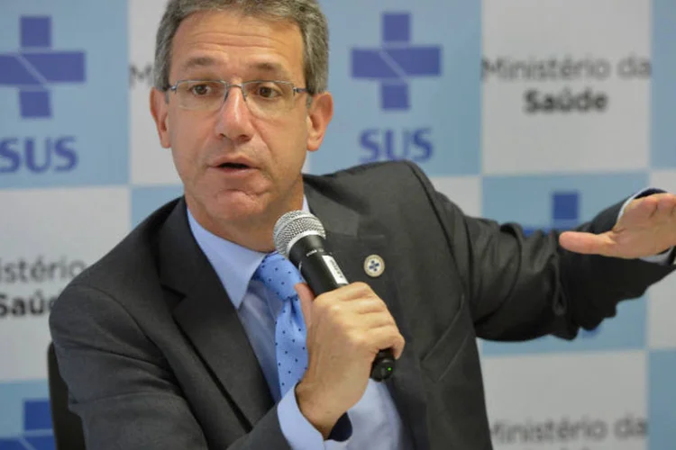 
	Arthur Chioro: a OMS tamb&eacute;m diz que, no Brasil, quem paga pela sa&uacute;de &eacute; o paciente, por meio de planos de sa&uacute;de ou gastos privados; 47,5% da conta final &eacute; arcada pelo poder p&uacute;blico, contra 52,5% da conta para o cidad&atilde;o
 (Valter Campanato/ Agência Brasil)