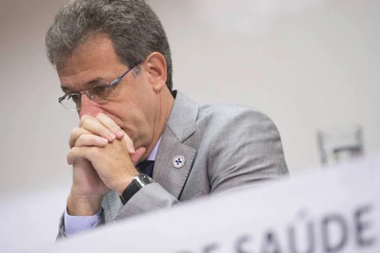 
	Arthur Chioro: para superar o impasse com o PMDB, a presidente sinalizou que estaria disposta a dar sete minist&eacute;rios &agrave; sigla. At&eacute; agora, ela trabalhava com o n&uacute;mero de seis pastas
 (Marcelo Camargo/Agência Brasil)