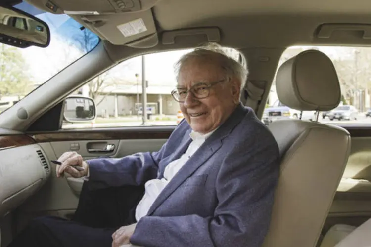 
	 Warren Buffett colocou o autom&oacute;vel, um Cadillac DTC de 2006, &agrave; venda no site Proxibid, afirmando que o dinheiro iria para a Girls Inc.
 (Divulgação/Proxibid)