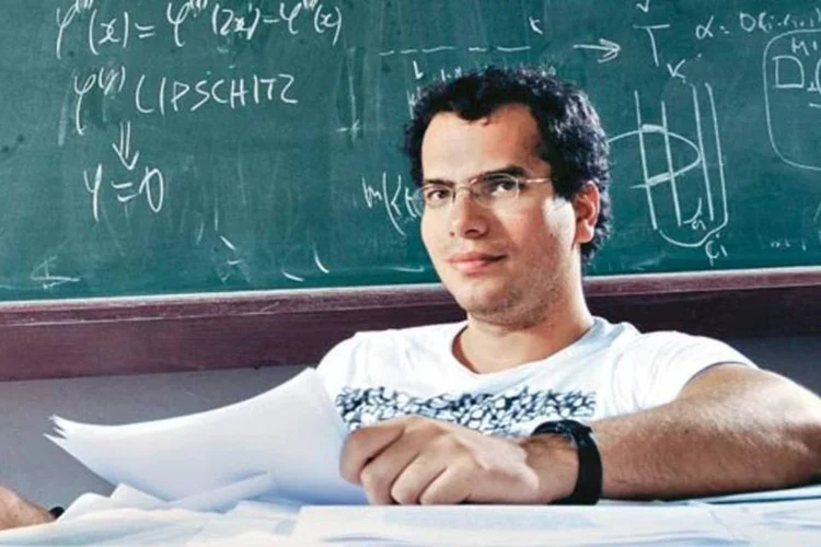 Artur Avila em sua sala no Impa: sua carreira é feita de idas e vindas entre Paris e Rio de Janeiro (Raul Junior/EXAME.com)