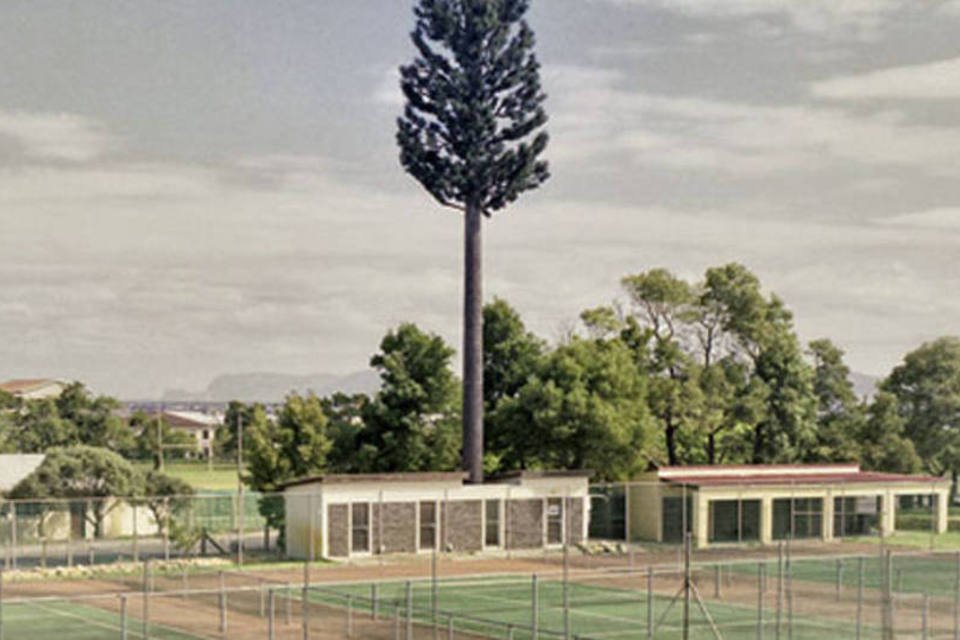 Isto não é uma árvore. É uma antena de celular