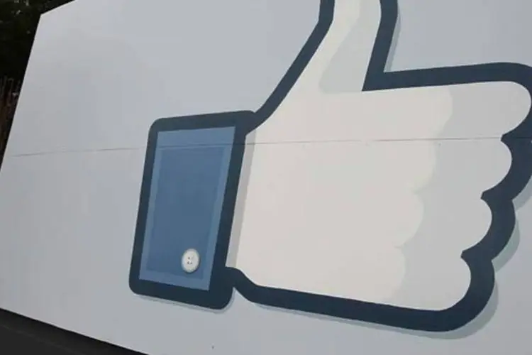 Facebook, placa com o botão Curtir (Getty Images)