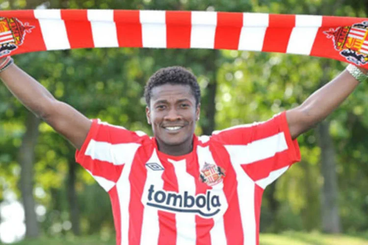 O jogador ganês Asamoah Gyan na apresentação ao clube inglês Sunderland: foi uma das maiores contratações europeias da temporada (Divulgação/Sunderland)