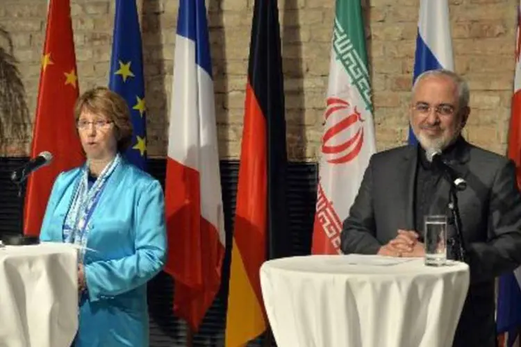 Catherine Ashton, representante europeia, e Mohammad Javad Zarif, chanceler iraniano (AFP)