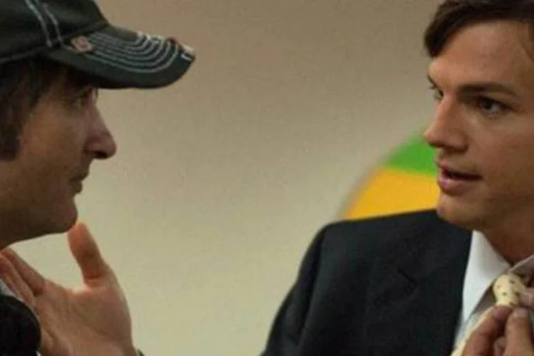 Diretor diz que, quando conheceu Ashton, "obviamente não demorou muito para perceber que há uma semelhança física impressionante com o Steve Jobs" (Reprodução)