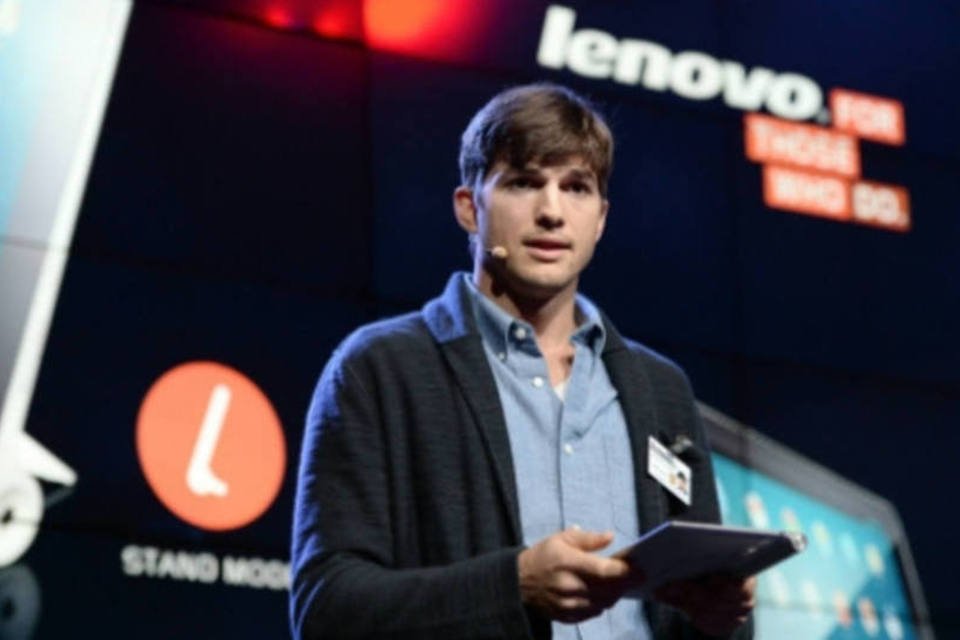 Lenovo lançará smartphones desenhados por Ashton Kutcher