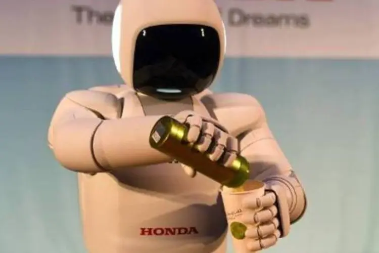 Nova versão do ASIMO: o robô humanoide da Honda surpreende pela naturalidade dos gestos (AFP)
