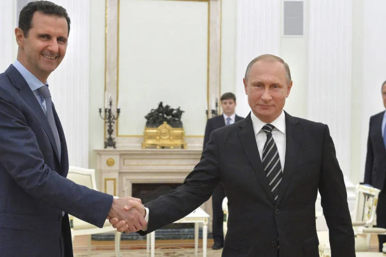 Bashar Al-Assad, da Síria, com o presidente russo Vladimir Putin, em encontro de 2015: a intervenção da Rússia mudou o curso da Guerra da Síria (Alexei Druzhinin/Reuters)
