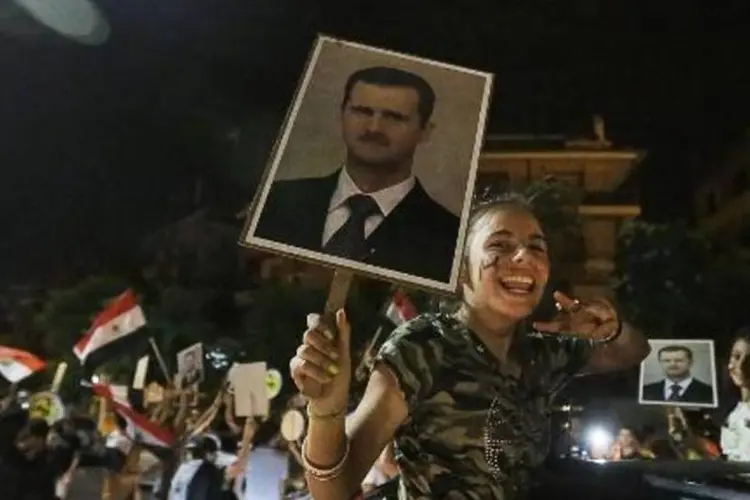 
	Comemora&ccedil;&atilde;o pela vit&oacute;ria de Bashar al-Assad: Assad venceu com 88,7% dos votos
 (Joseph Eid/AFP)
