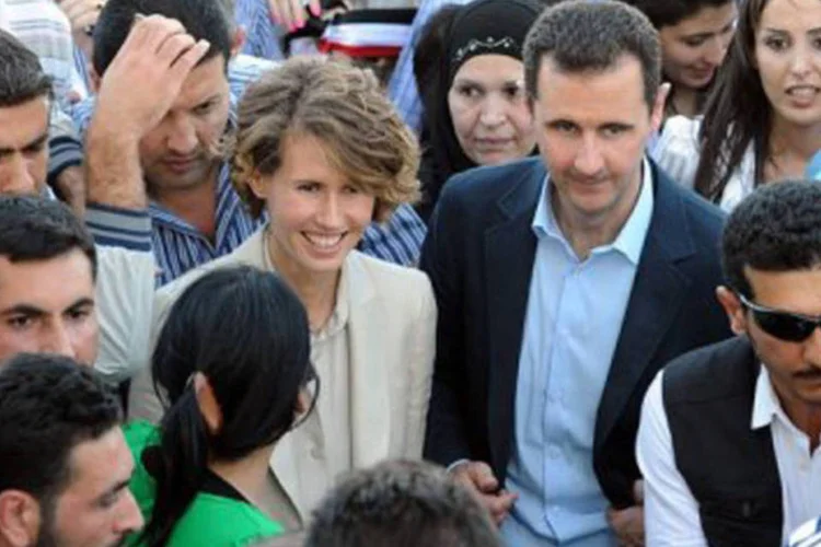 O presidente sírio e sua esposa, Asma al-Assad: ela desapareceu da vida pública desde o início da revolta e foi criticada pelo silêncio sobre a crise  (AFP)