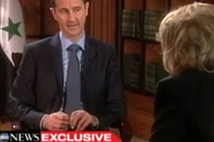 Na quarta-feira passada, a ABC transmitiu a entrevista na qual Assad negou firmemente que tenha ordenado a repressão violenta dos opositores que reivindicam sua renúncia (Reprodução/YouTube)