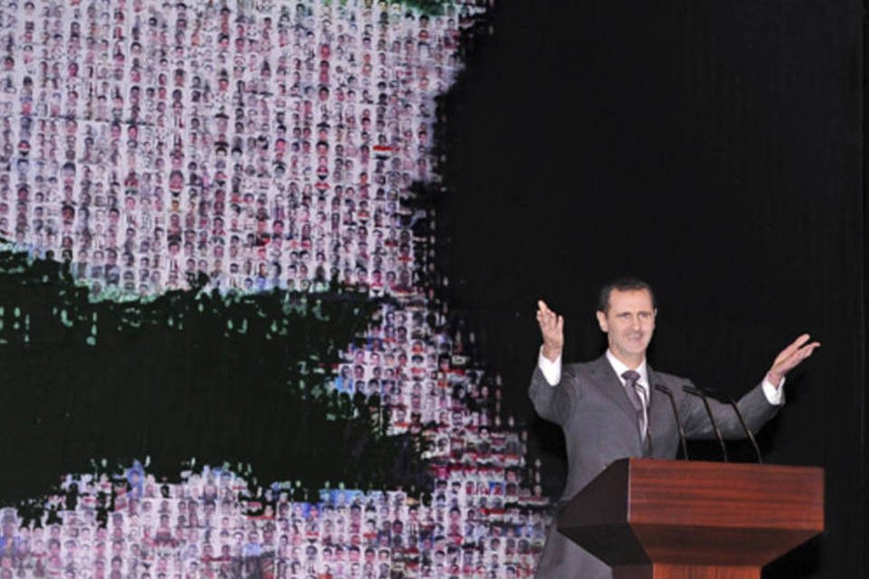 Irã elogia "plano de paz" de Assad para a Síria