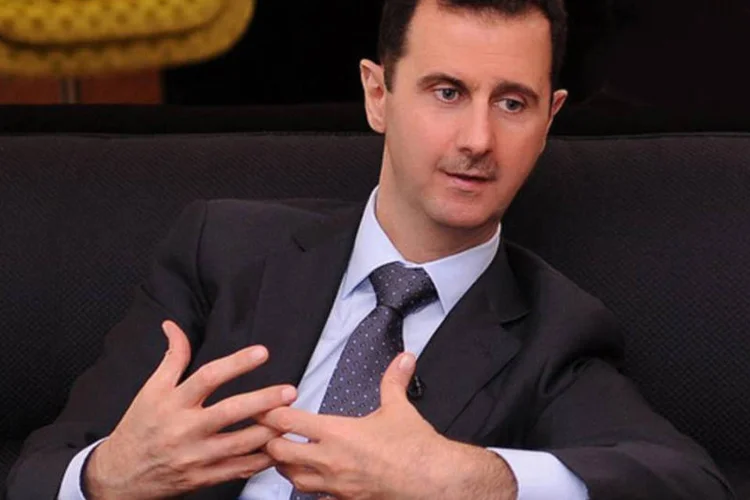 
	O presidente s&iacute;rio, Bashar al-Assad: Bashar al-Assad compara os rebeldes aos terroristas e os acusa de serem financiados e apoiados pelo exterior.
 (AFP)