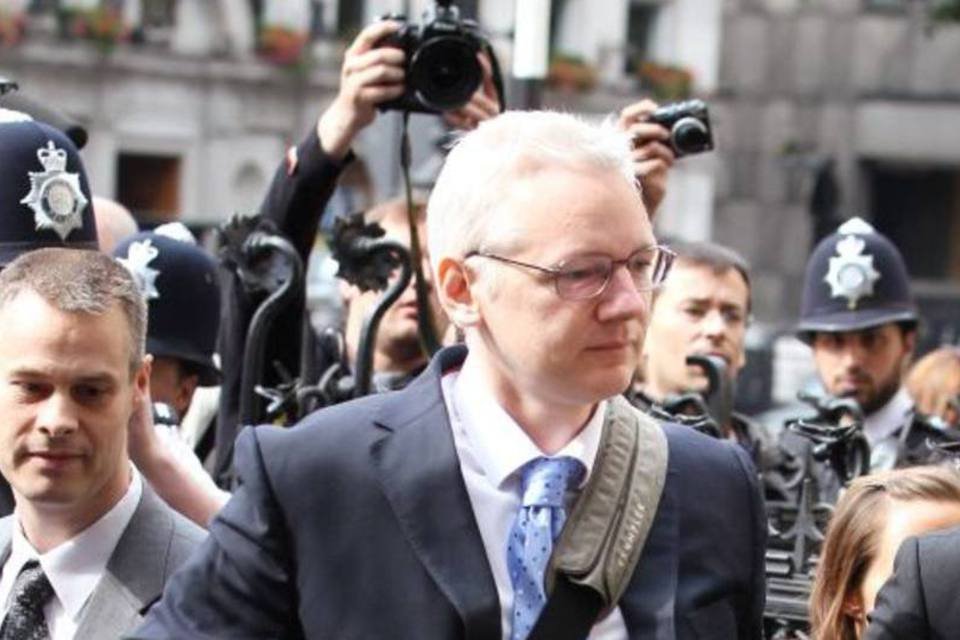 Assange comparece à segunda sessão do recurso contra extradição à Suécia