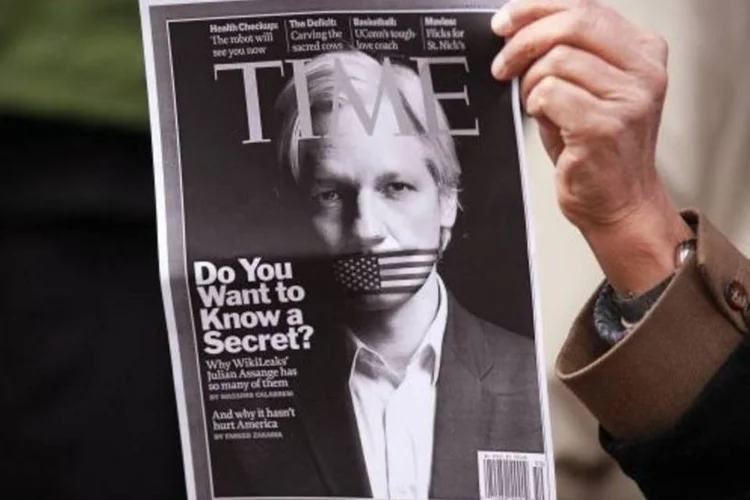
	Julian Assange, fundador do WikiLeaks, na capa da revista Time: Assange foi detido em Londres em dezembro de 2010 por ordem da promotoria sueca
 (Peter Macdiarmid/Getty Images)