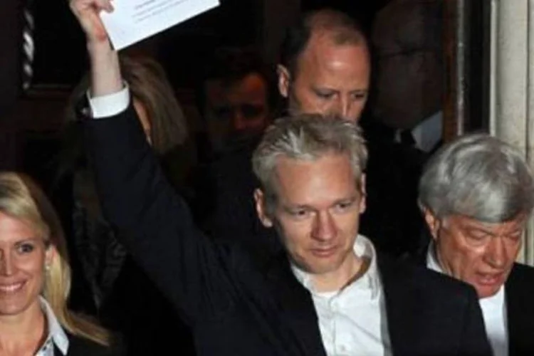 Julian Assange, fundador do WikiLeaks, deixa a prisão em Londres em dezembro (Ben Stansall/AFP)