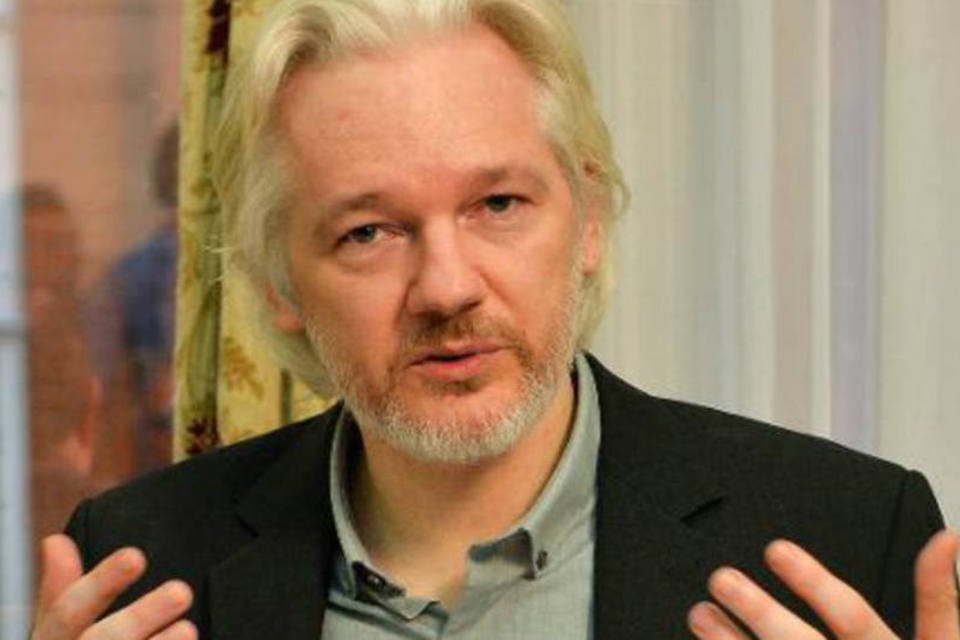 França nega pedido de asilo a Julian Assange