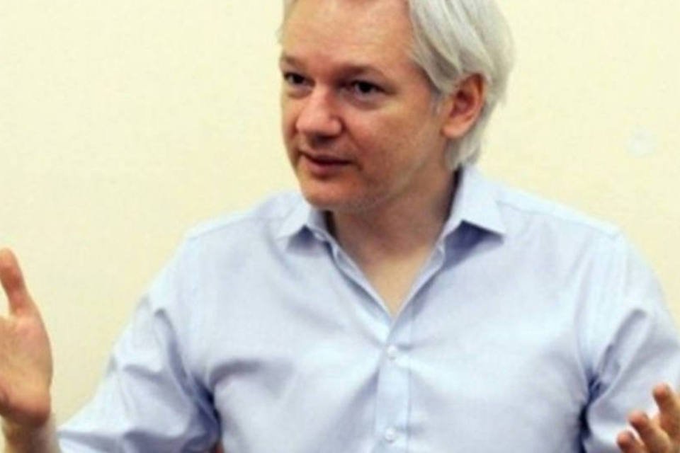WikiLeaks desmente filme e diz que Assange não pinta cabelos