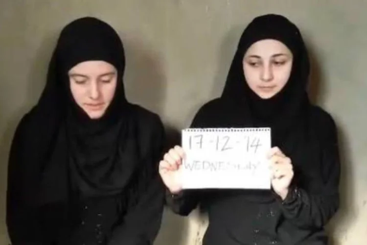 Greta Ramelli e Vanessa Marzullo, duas assistentes humanitárias italianas sequestradas no início de outubro na Síria (AFP)