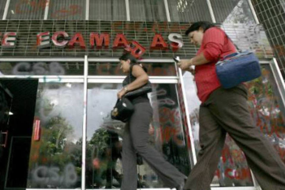 Maduro ameaça expropriar empresas contrárias à lei de preços