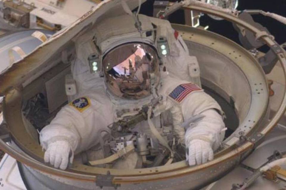 Trio de astronautas parte para estação espacial