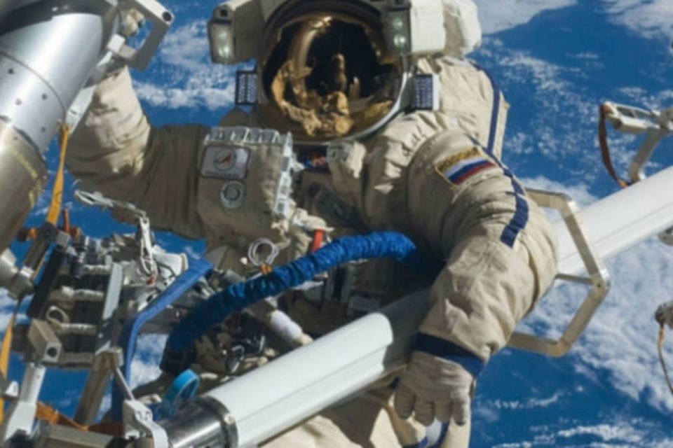 NASA resolve problema de água em capacete de astronauta