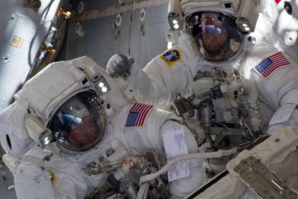 Endeavour se afasta pela última vez da ISS