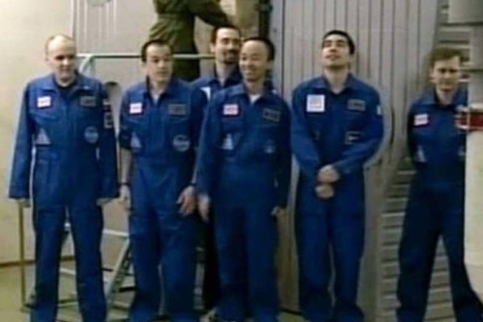 Astronautas da viagem simulada a Marte 'voltam' para a Terra